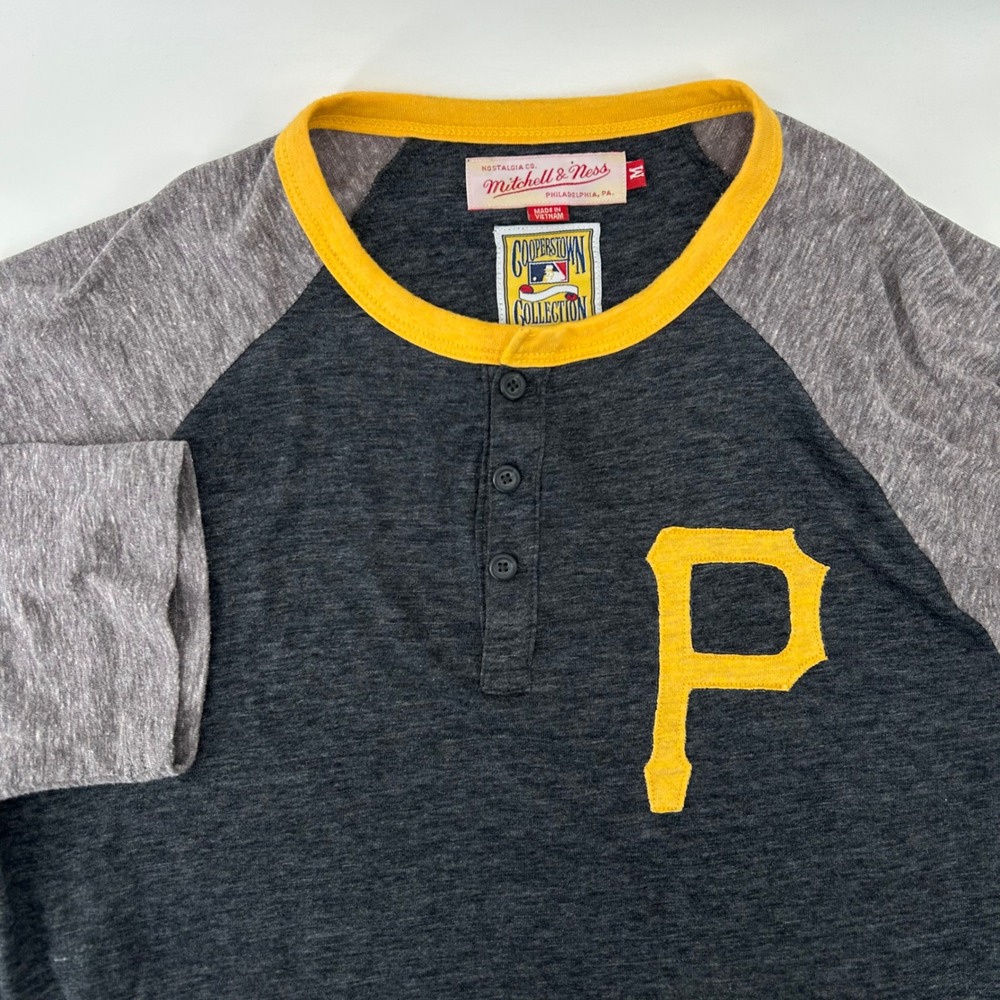 Mitchell & Ness Pittsburgh Pirates Henley Shirt Mens M Grey Yellow MLB Raglan